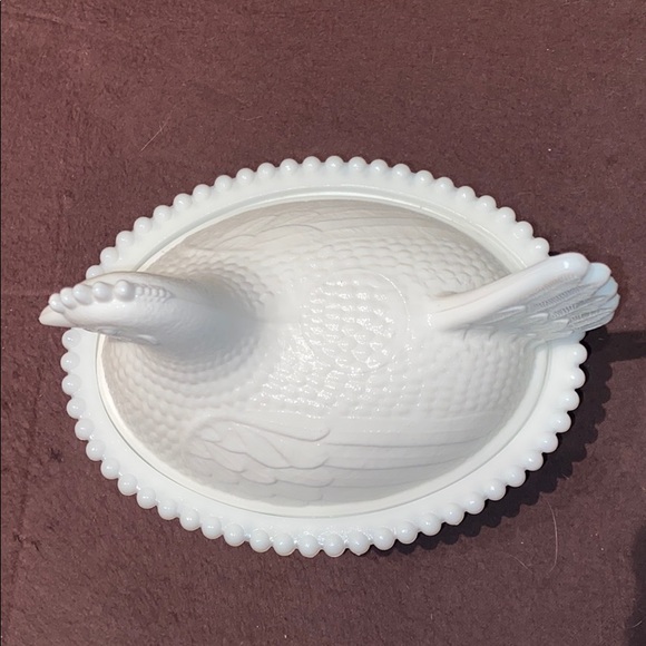 Lot of 2 Milk Glasses of Hens on a Nest - Picture 6 of 16